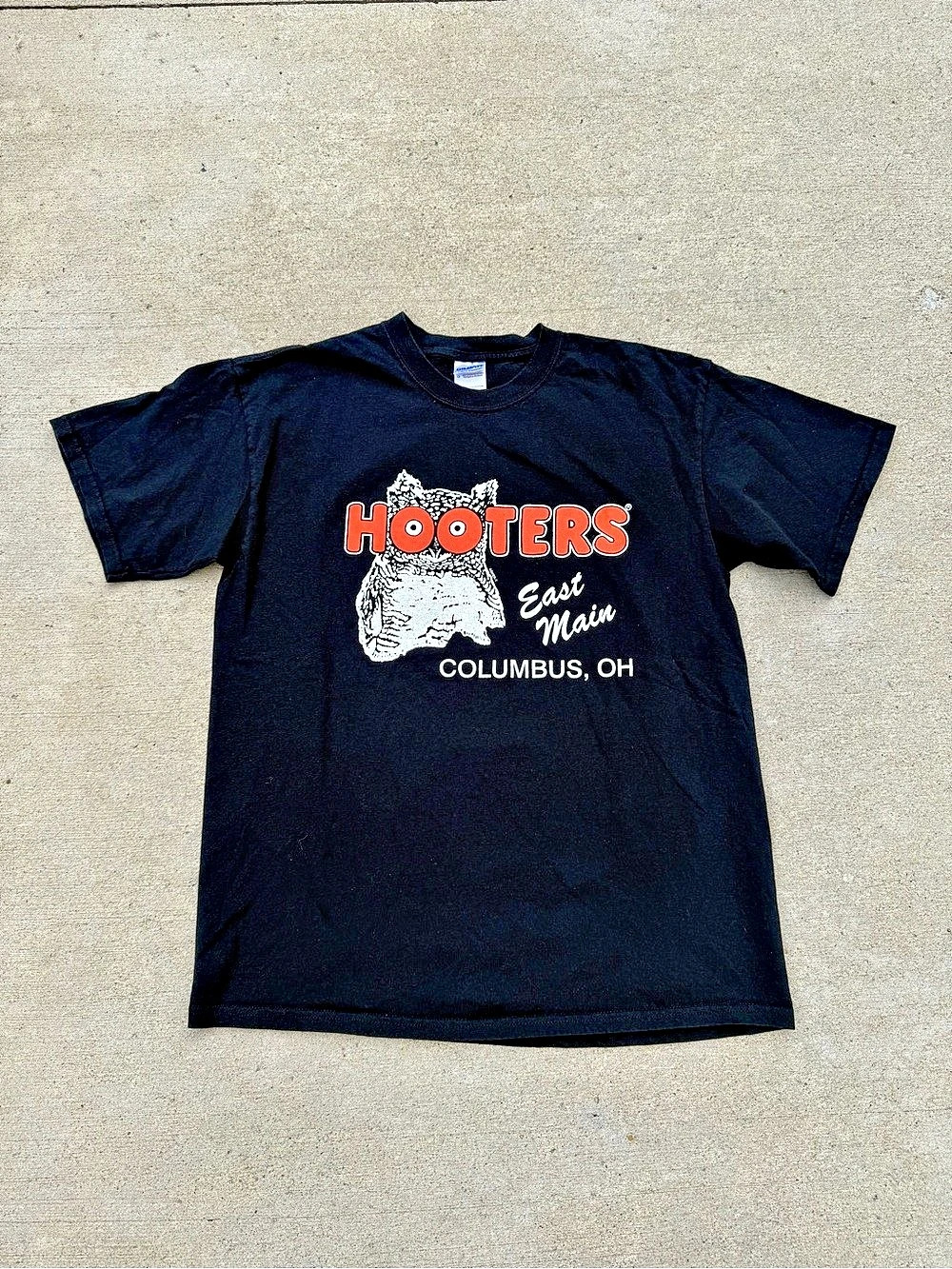 00s Hooters Columbus, Ohio Tee